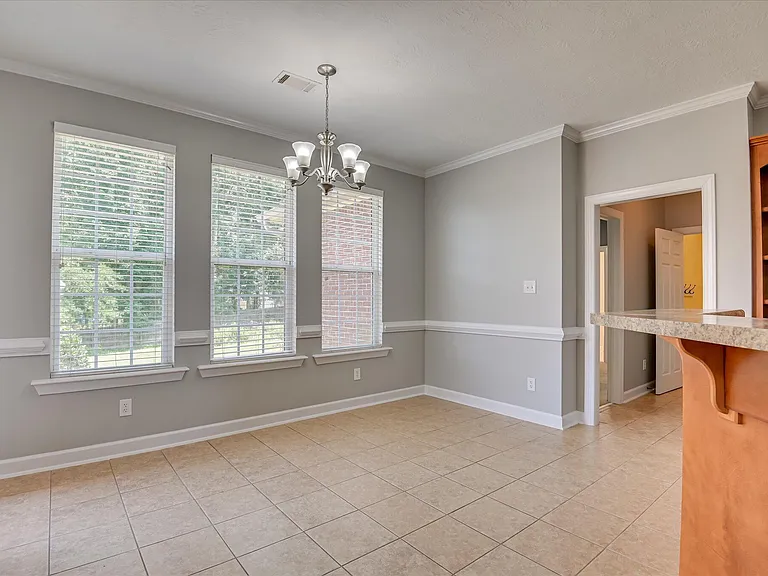 158 Kenilworth Dr — Photo 10
