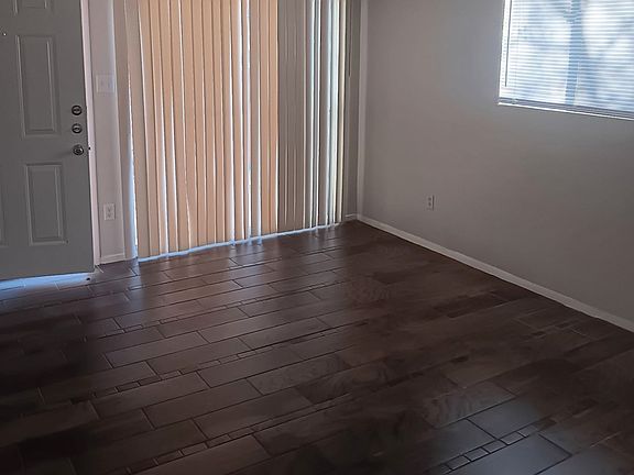3rd image of 809 Plumpton Dr