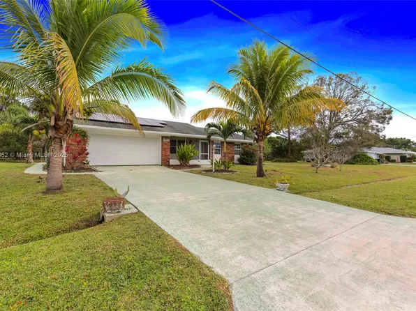 1517 SE Pitcher Rd, Port Saint Lucie, FL 34952