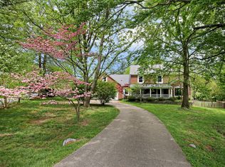 703 Hickory Ln, Anchorage, KY 40223