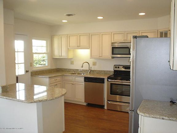 3rd image of 58B Buckingham Dr