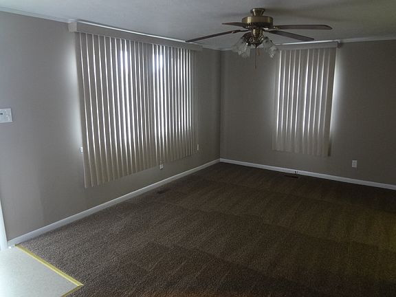 Family Rm w/vertical blinds