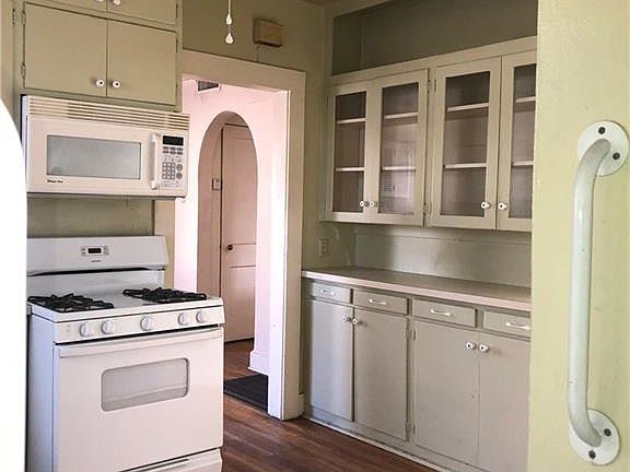 5th image of 4107 Trowbridge Dr