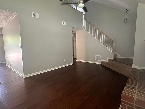 4th image of 3804 Blackberry Ln