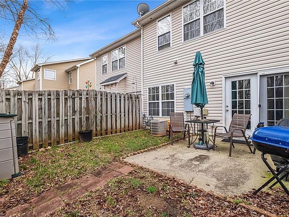 3rd image of 1640 Olivers Crossing Cir