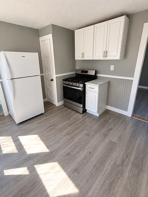 2 bed, 1400 sqft, $1,950 — Photo 3