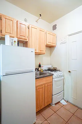 Rented by City Connections Realty | media 15