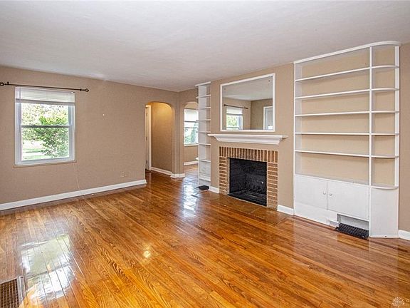 5th image of 946 Broadmoor Dr