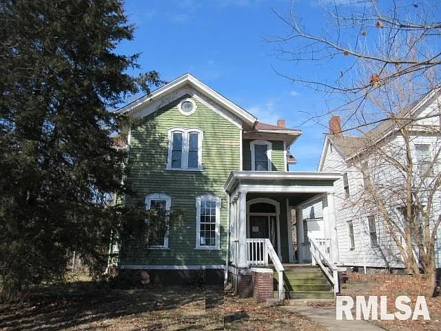 1015 NE Perry Ave photo 1