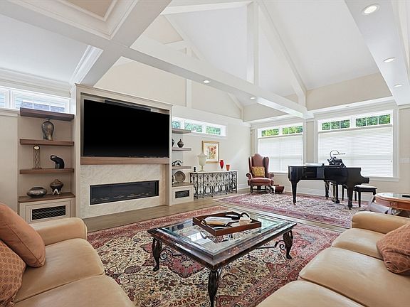 5th image of 13 Davenport Ln #13