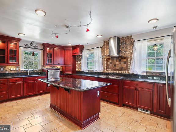 5th image of 4528 Braeburn Dr