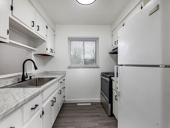3rd image of 190-216 Wilson Dr #8