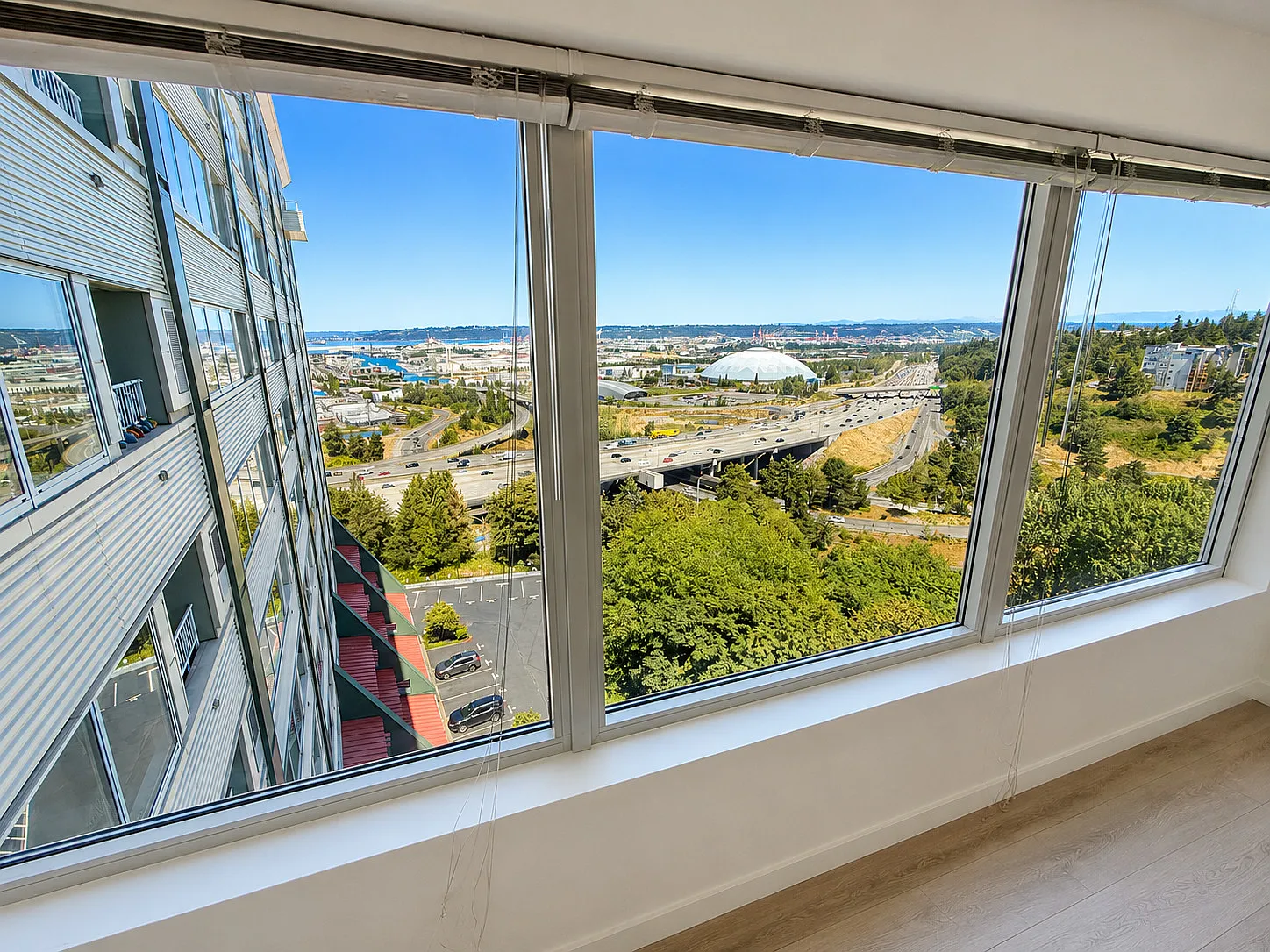 2 bed, 1281 sqft, $2,399 — Photo 2