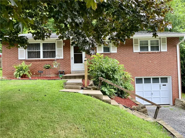 2072 Holiday Park Dr, Pittsburgh, PA 15239