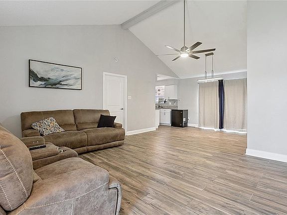 4th image of 1812 Columbia Ct