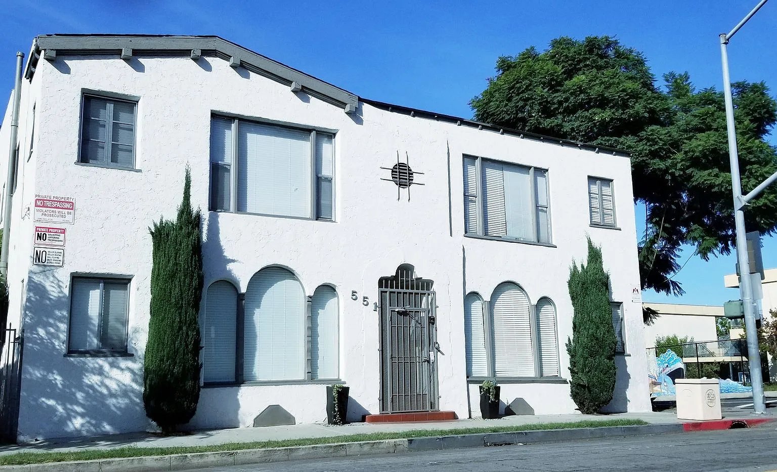 551 Daisy Ave — Photo 2
