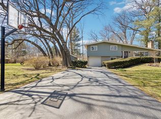 1404 Banbury Rd, Mundelein, IL 60060