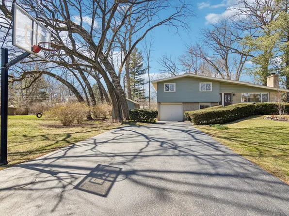 1404 Banbury Rd, Mundelein, IL 60060