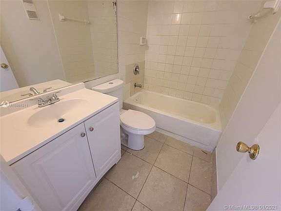 3rd image of 4074 Lakeside Dr #4074