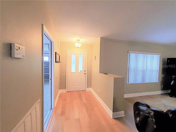 3rd image of 1015 SE Wenona Ave