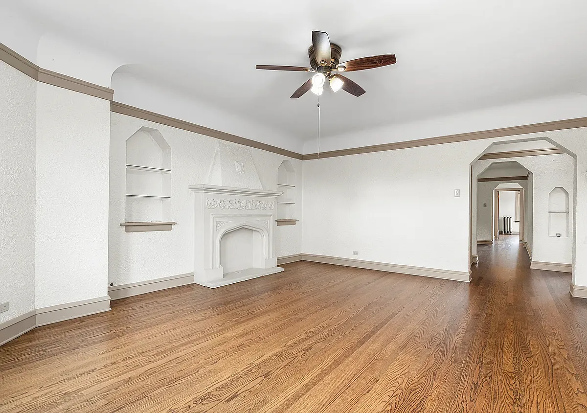 Building Photo - 5352 W Sunnyside Ave #2