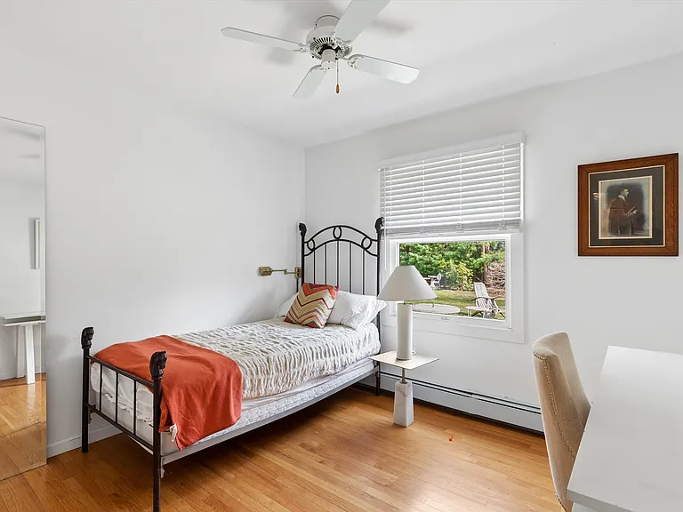 179 Redwood Rd — Photo 12