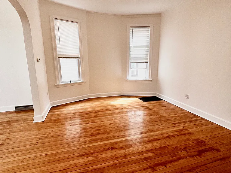 1652 N Avers Ave #1 — Photo 5