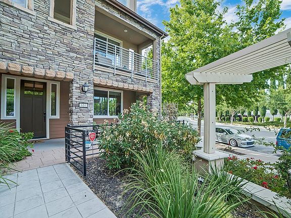 3rd image of 614 Willow Bend Ct