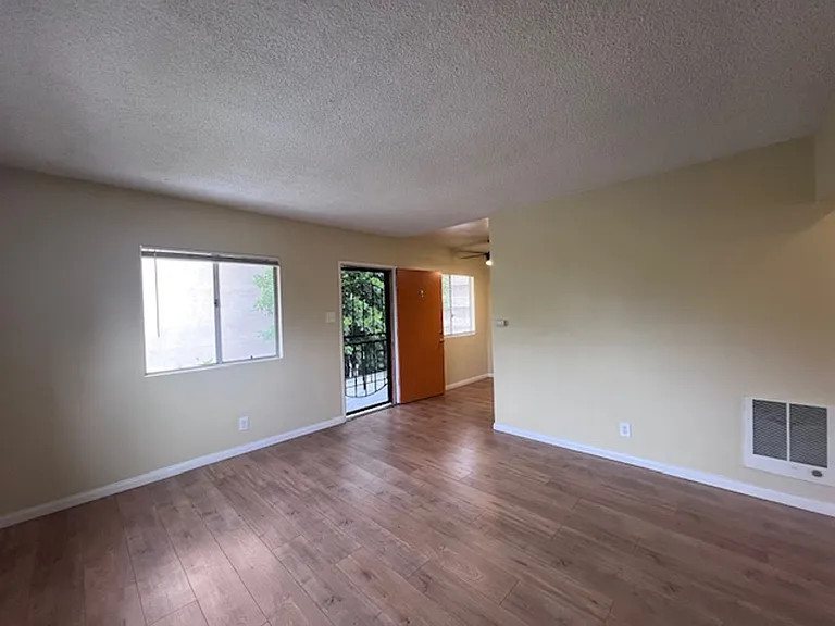 430 Golden Ave — Photo 6