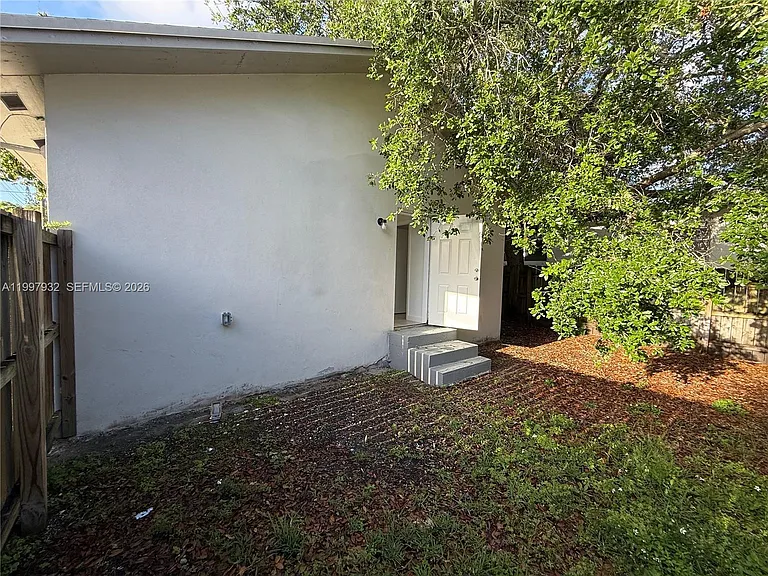 253 NW 48th St — Photo 3