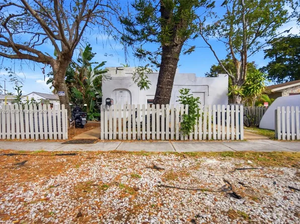 224 SW 14th St, Dania, FL 33004