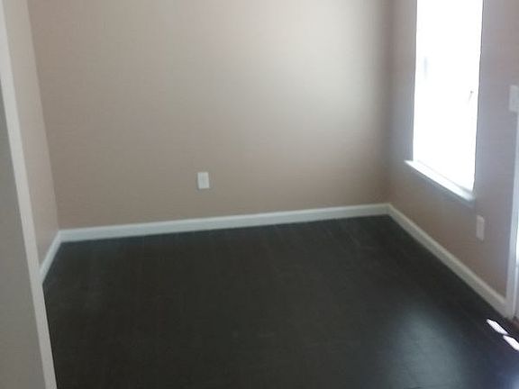 4th image of 500 Jaclyn Cir