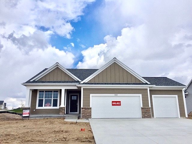 1st image of 5559 Rockport Dr NE