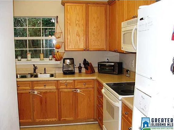 5th image of 816 Castlemaine Ct
