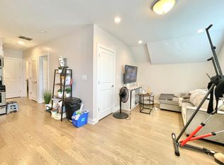 2135 W 19th St #2R, Chicago, IL 60608