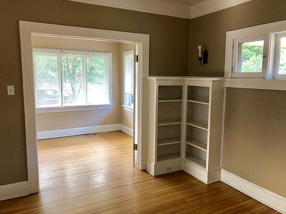 4th image of 1128 E Herbert Ave