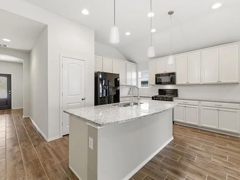 112 Braeburn — Photo 4
