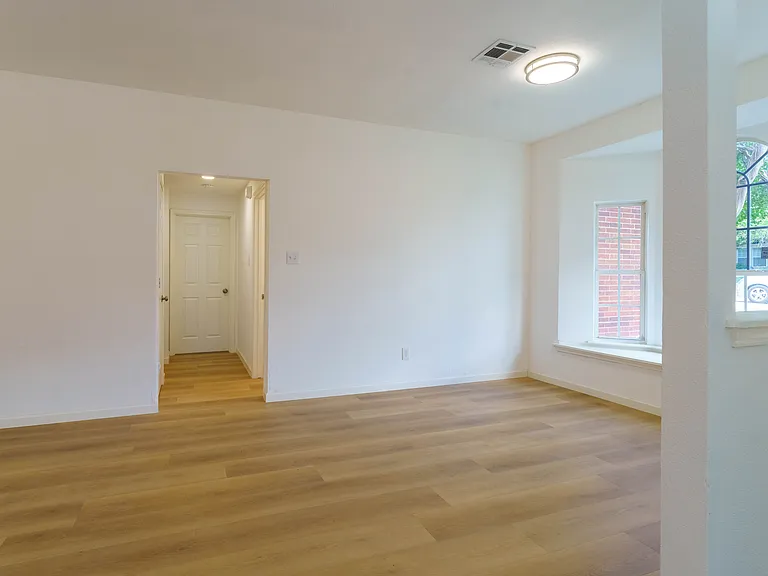 1109 Hilltop Dr — Photo 3