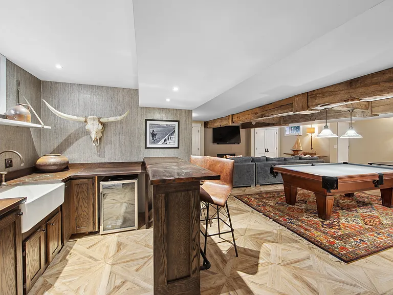 371 Sag Harbor Tpke — Photo 23