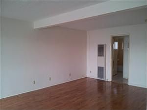 2nd image of 335 W 88th St APT 4