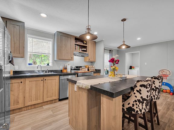 3rd image of 220 Trout Dr