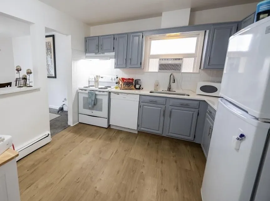 46 Robinson Ave #2