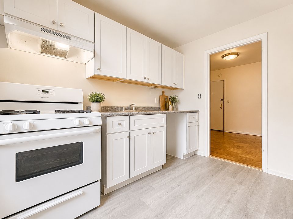 2nd image of 525 Riverdale Ave #6U