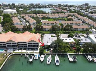 12175 3rd St E APT 2, Treasure Island, FL 33706