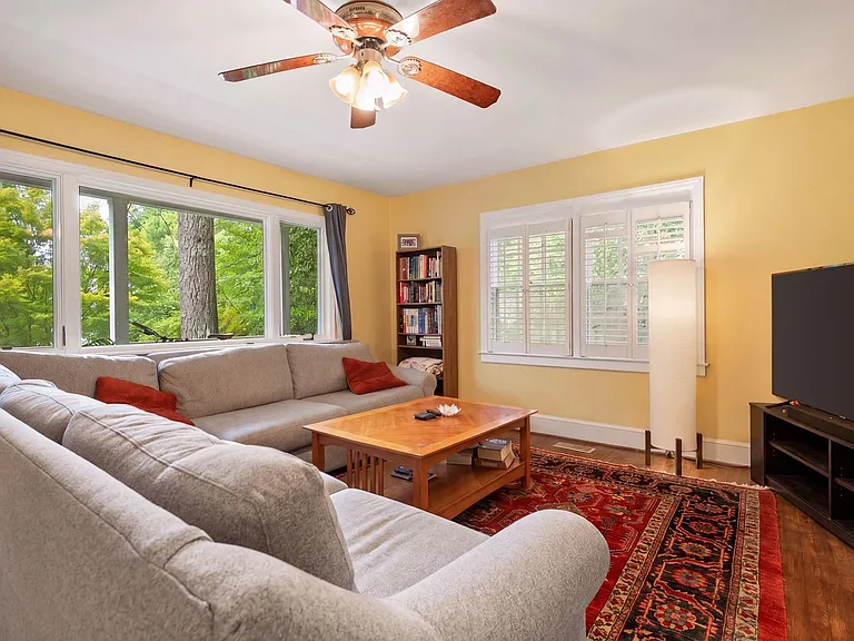 3002 Medlin Dr — Photo 2