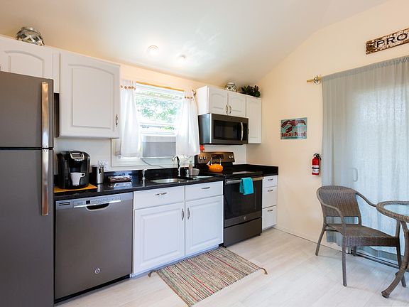 5th image of 953 Commercial St #5