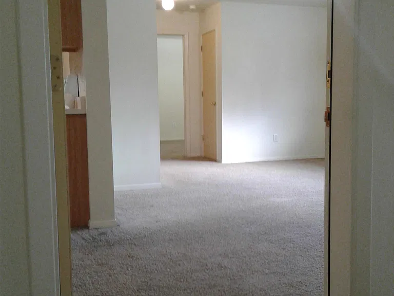 324 1st Ave SW — Photo 5