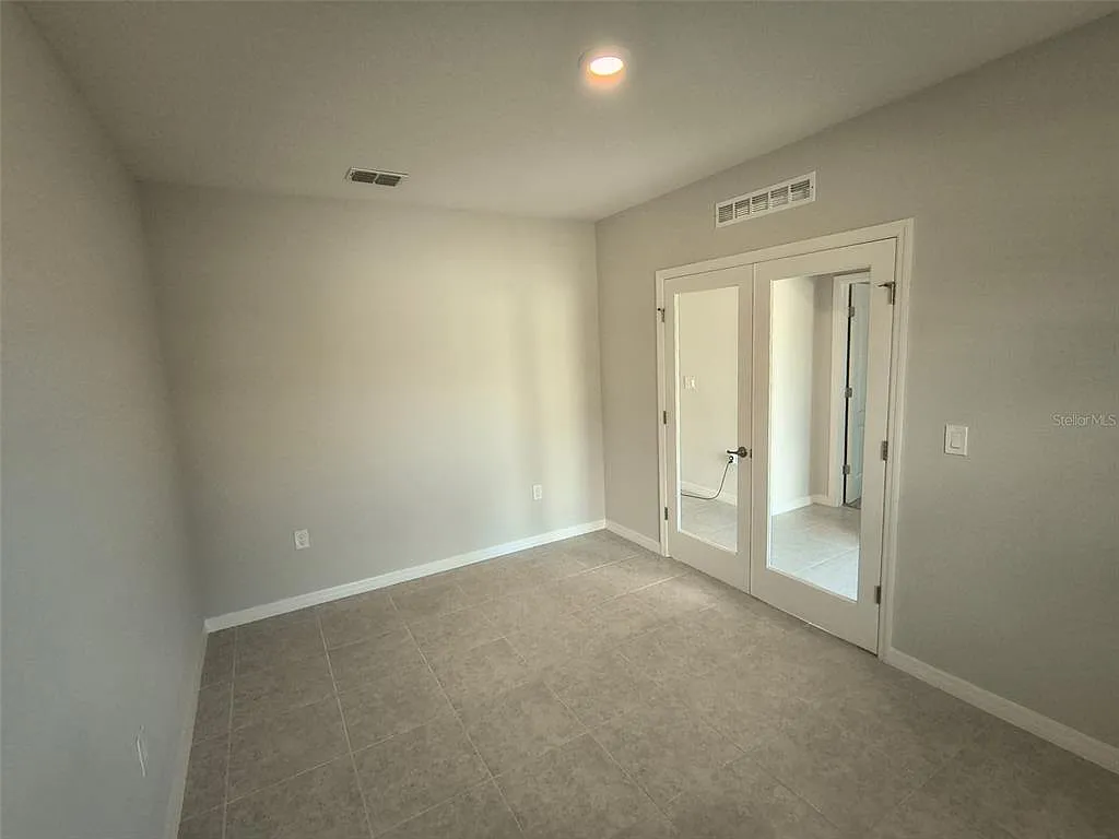 4 bed, 2.0 bath, 2051 sqft, $2,300 — Photo 3