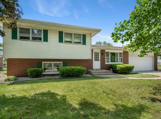 7712 Delaware Pl, Merrillville, IN 46410