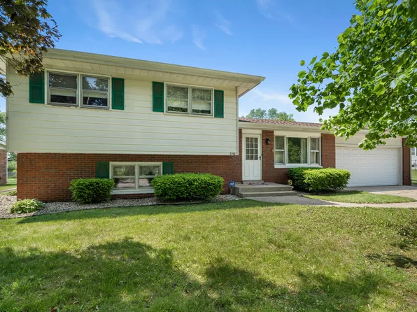7712 Delaware Pl, Merrillville, IN 46410